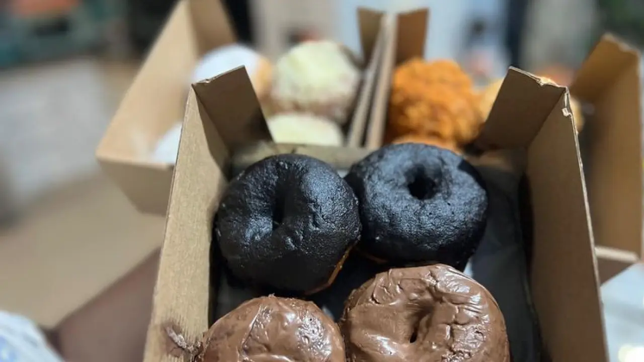 Ribuan Pengunjung Antre untuk Donat Viral Pinkan Mambo!