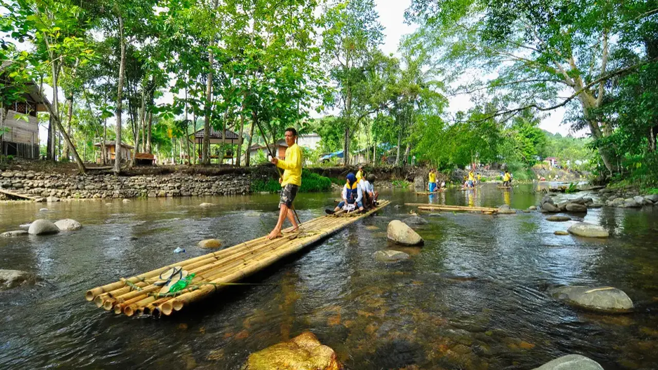 Menyusuri Sungai Bambu ke Desa Indah di Kalimantan Selatan