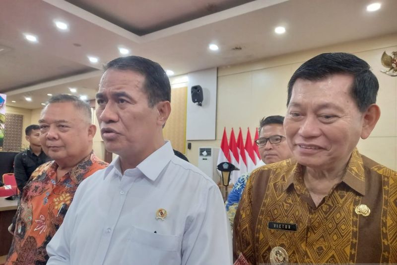 Menteri Pertanian Salurkan Bibit Tiga Komoditas ke Sulut