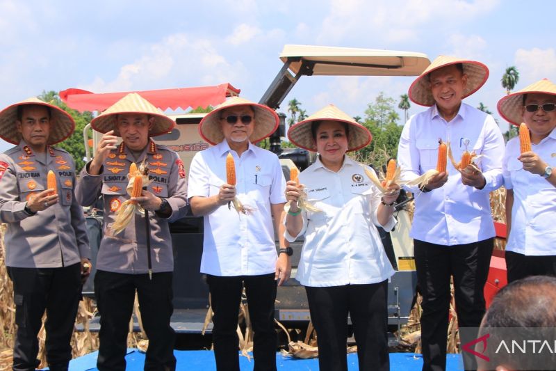 Kapolri Hadiri Panen Raya Jagung di OKU Timur, Sumsel