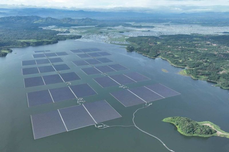 IESR Jelaskan Tantangan Proyek PLTS Besar di Indonesia