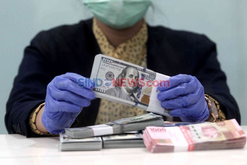 Kurs Rupiah Anjlok, Tercatat Rp16.738 per USD