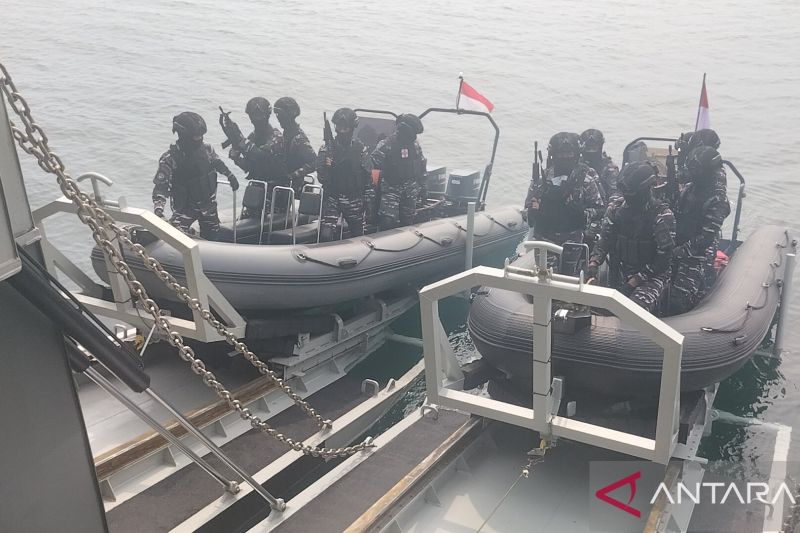 Gladi Bersih Simulasi Penyergapan Kapal KRI Bung Hatta