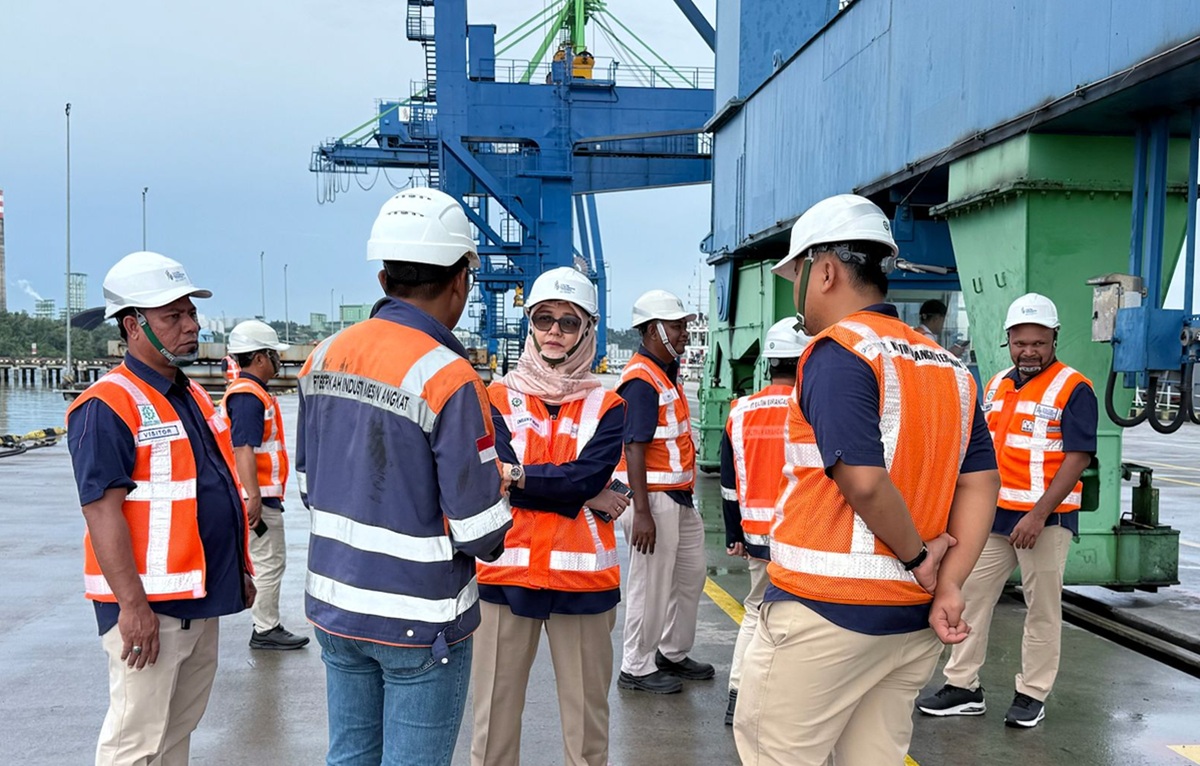 Peningkatan Arus Peti Kemas di KIK Balikpapan Maret 2026