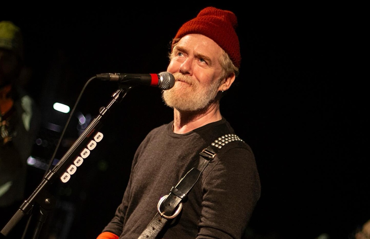 Musisi Oscar Glen Hansard Tewas Dalam Kecelakaan Sepeda Motor